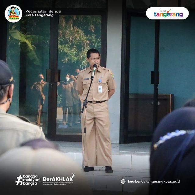 Pegawai Kecamatan Benda melaksanakan apel pagi Tingkat Kecamatan Benda Kota Tangerang yang dipimpin oleh Sekcam Benda 
